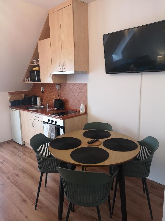 Orsika Hilltop Apartman Eger Eksteriør billede