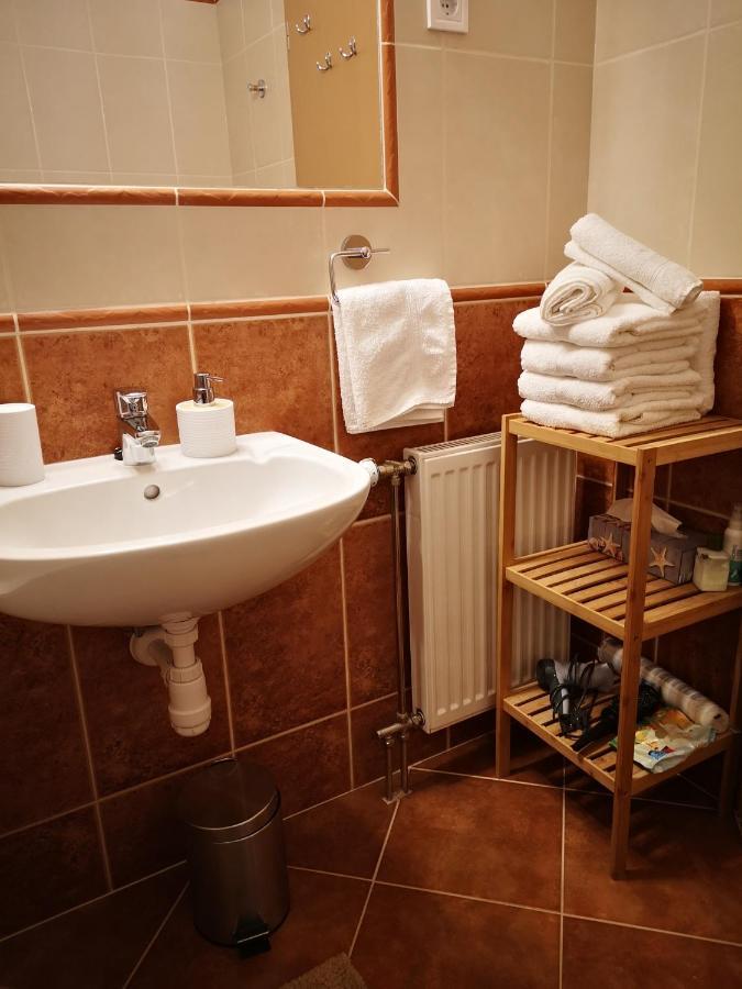 Orsika Hilltop Apartman Eger Eksteriør billede