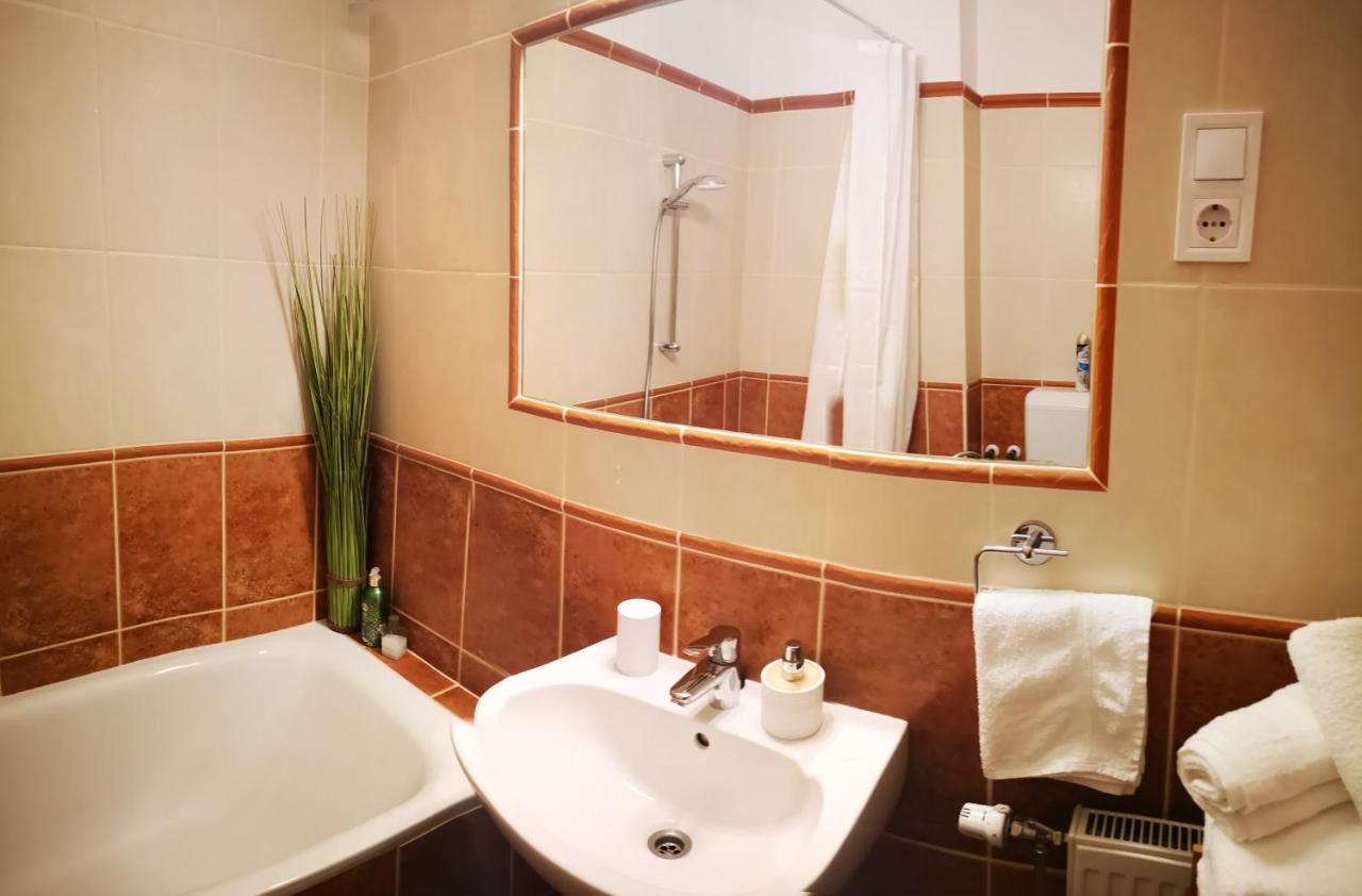Orsika Hilltop Apartman Eger Eksteriør billede